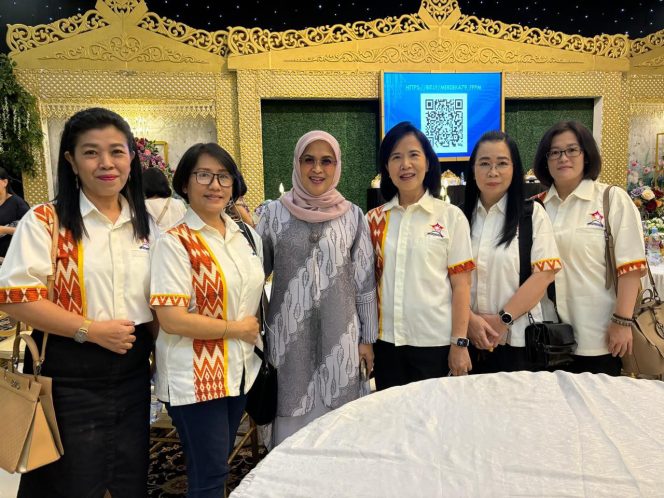 
					Hadiri Seminar FPPM Peringati Kemerdekaan RI, Perwadhi Sulsel : Sinergi Lintas Elemen Perangi Kekerasan Terhadap Perempuan dan Anak