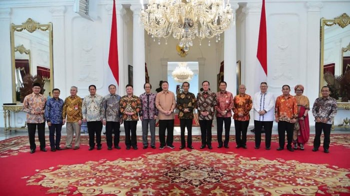 Tokoh Agamadan Pimpinan Majelis Agama Buddha bersama Presiden Joko Widodo