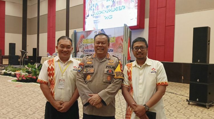 Pengurus Persatuan Umat Buddha Indonesia (Permabudhi) Sulawesi Selatan bersama Dir Binmas Polda Sulsel.