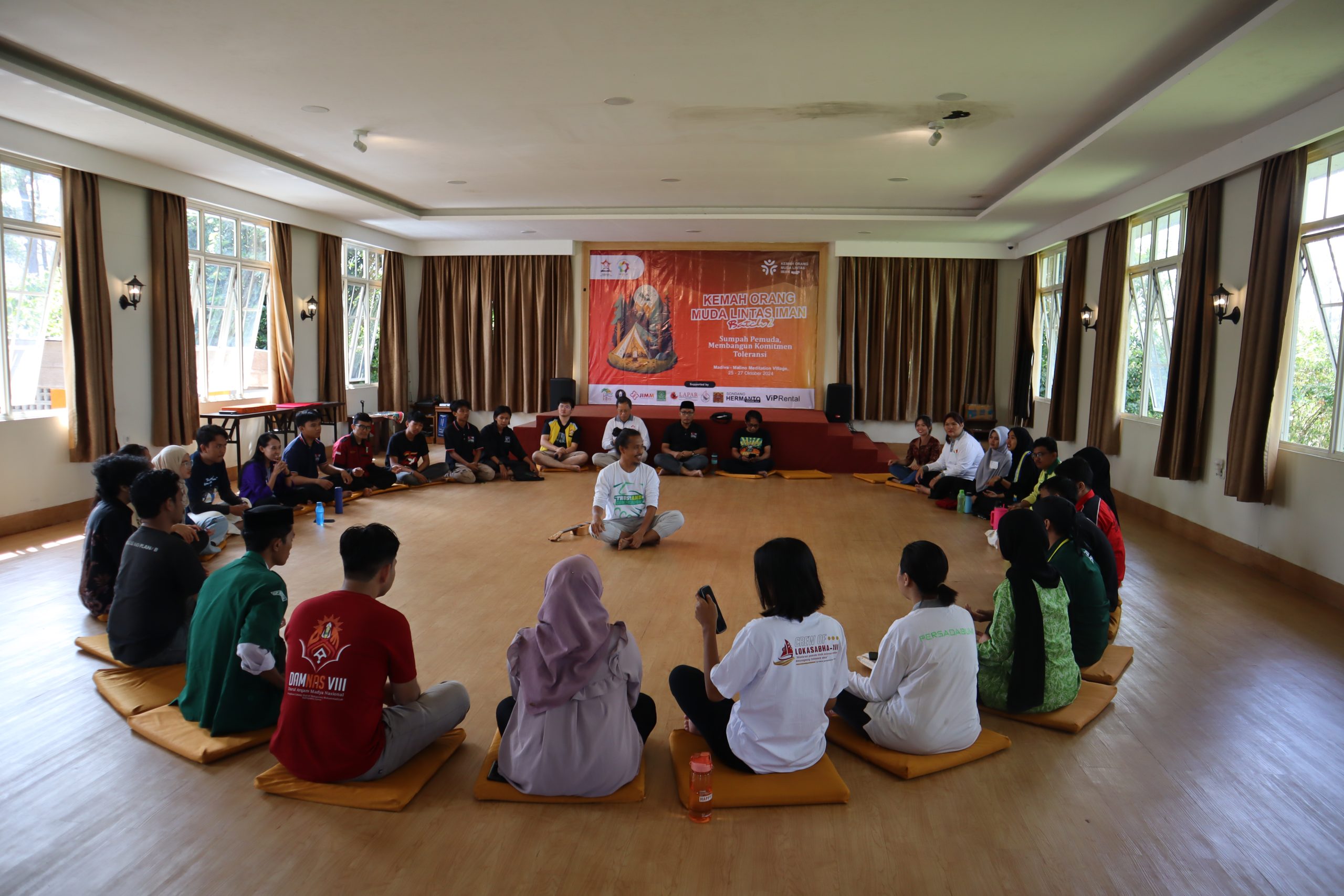 Bermain Games bersama Panitia.