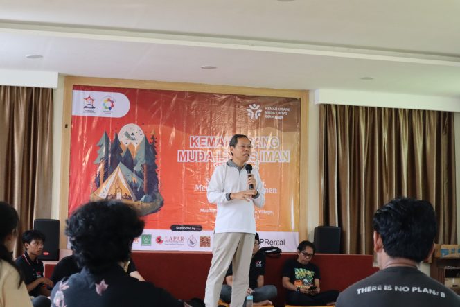 
					Dr. Ir. Yonggris., MM, Ketua Permabudhi Sulsel hadir berbagi perspektif pada sharing session bersama peserta KOMLI Batch 2 (27/10/24).