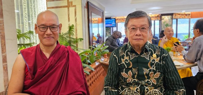 
					Ketua Umum Permabudhi Prof. Philip K. Widjaya bersama Rinpoche Shartse Khensur Jangchup CHOEDEN, Sekretaris Jenderal IBC (International Buddhist Confederation), New Delhi (5/11/24).
