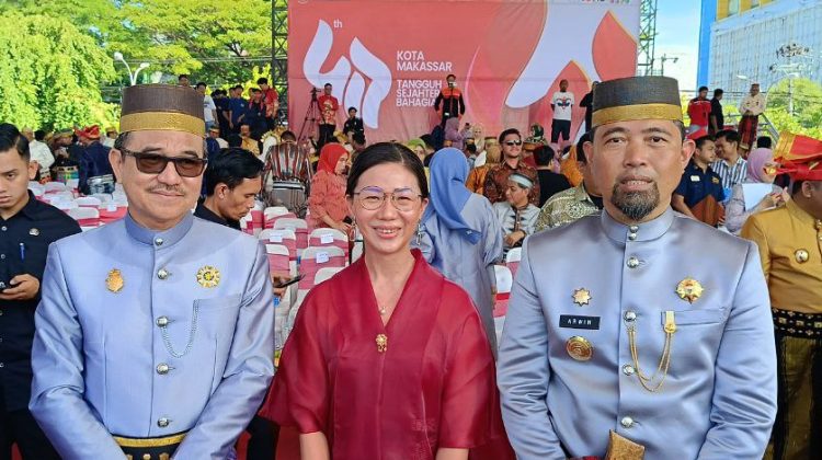 Ketua Permabudhi Makassar Suzanna, S.E bersama Sekretaris Daerah Provinsi Sulawesi Selatan Drs. H. Jufri Rahman, M.Si. dan Andi Arwin Azis, S.STP., M.M Pjs Wali Kota Makassar