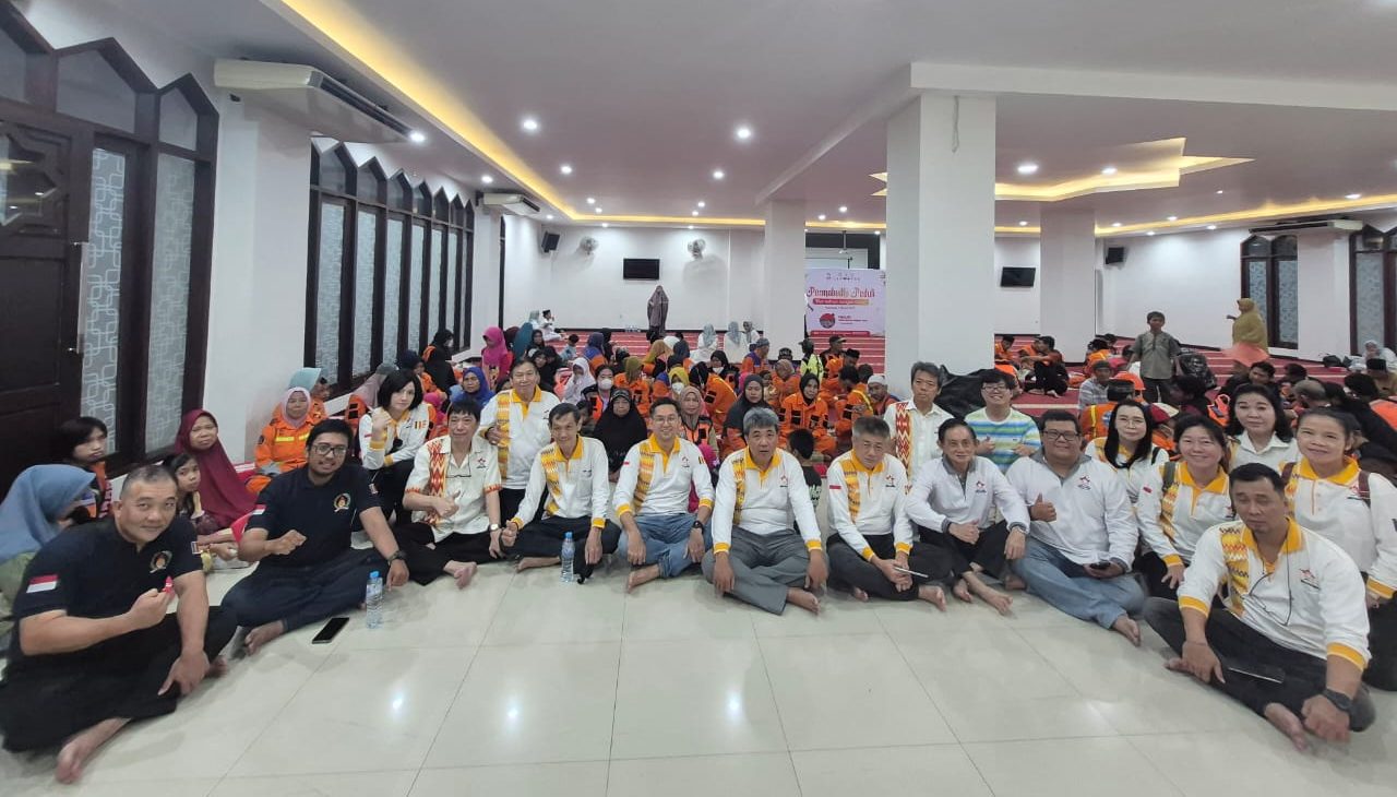 Buka Puasa Bersama ratusan petugas kebersihan.