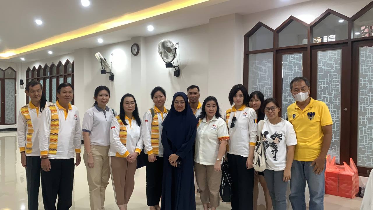 Pengurus Permabudhi Sulsel bersama Ketua TP PKK Kota Makassar, Ibu Melinda Aksa