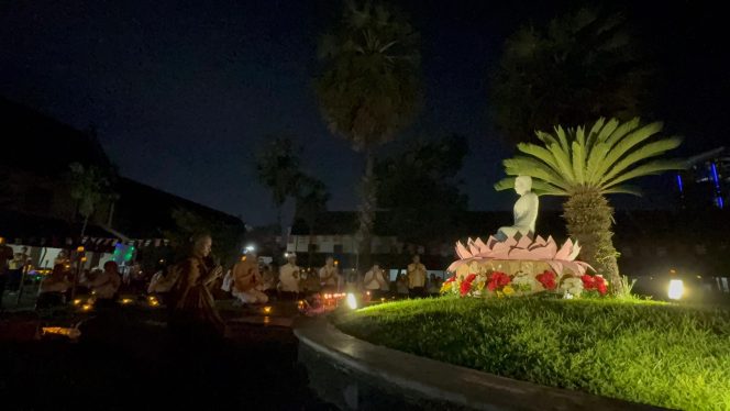 
					Prosesi meditasi dan doa bersama untuk bangsa di Benteng Rotterdam Makassar, (11/05/25).
