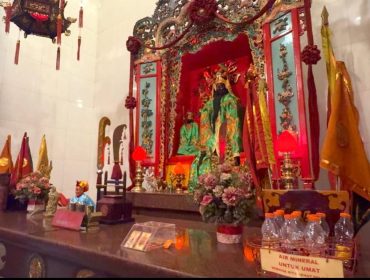 Altar Dewa Kwan Kong di Klenteng Kwan Kong, Makassar (Doc. Pribadi).