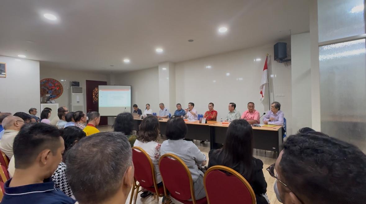 Silaturahmi Prof. Zeng Shaocong, Akademisi CSS Beijing bersama umat dan pengurus Yayasan Klenteng Kwan Kong Makassar.