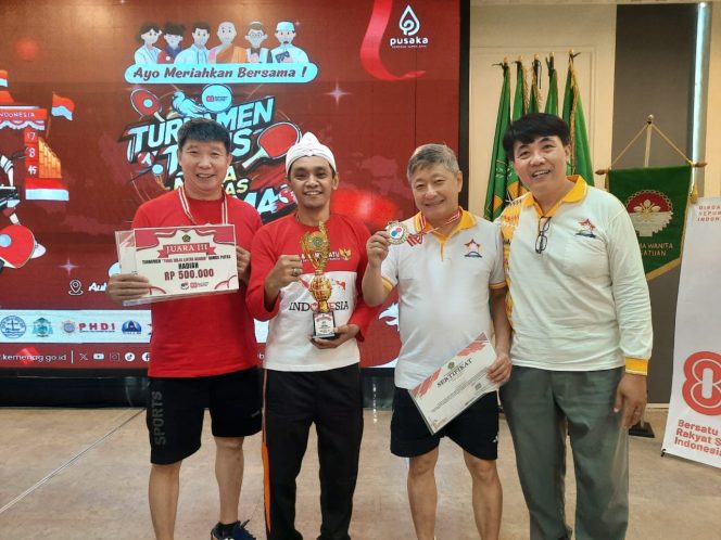 
					Tim Ganda Putra Permabudhi Sulsel Johny Laudi
& Vinsen Wijoyo berhasil keluar sebagai juara 3