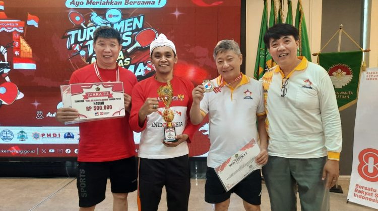 Tim Ganda Putra Permabudhi Sulsel Johny Laudi
& Vinsen Wijoyo berhasil keluar sebagai juara 3