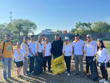 Pengurus Permabudhi Kota Makassar bersama Bapak Walikota Makassar pada kegiatan World Cleanup Day 2025 di Makassar