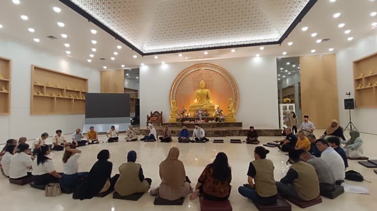 Delegasi AIMEP Bertemu Komunitas Lintas Iman di Vihara Sasanadipa Bersama Permabudhi Sulsel & Jalin Harmoni