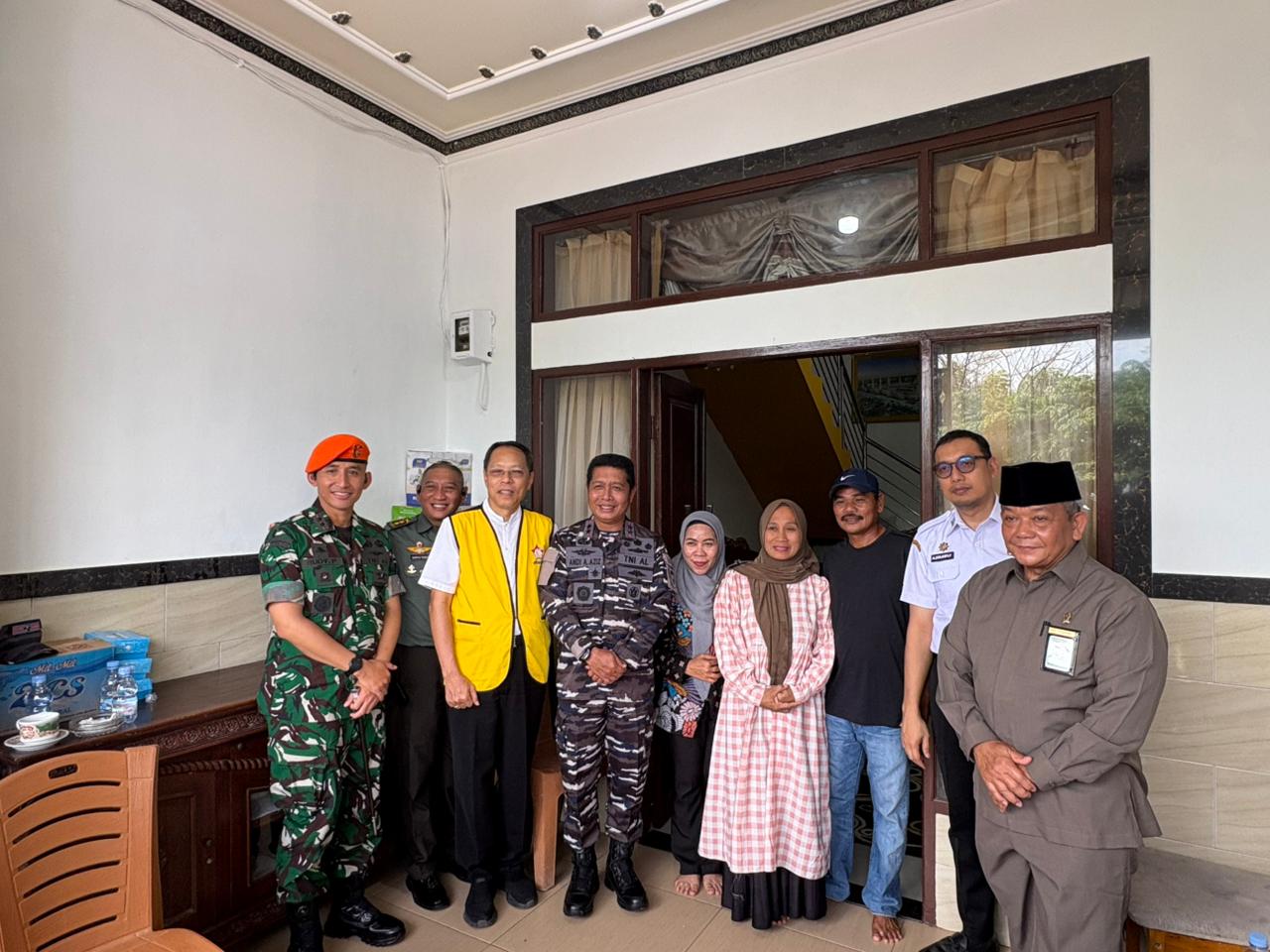 Foto bersama warga pulau Lae-lae