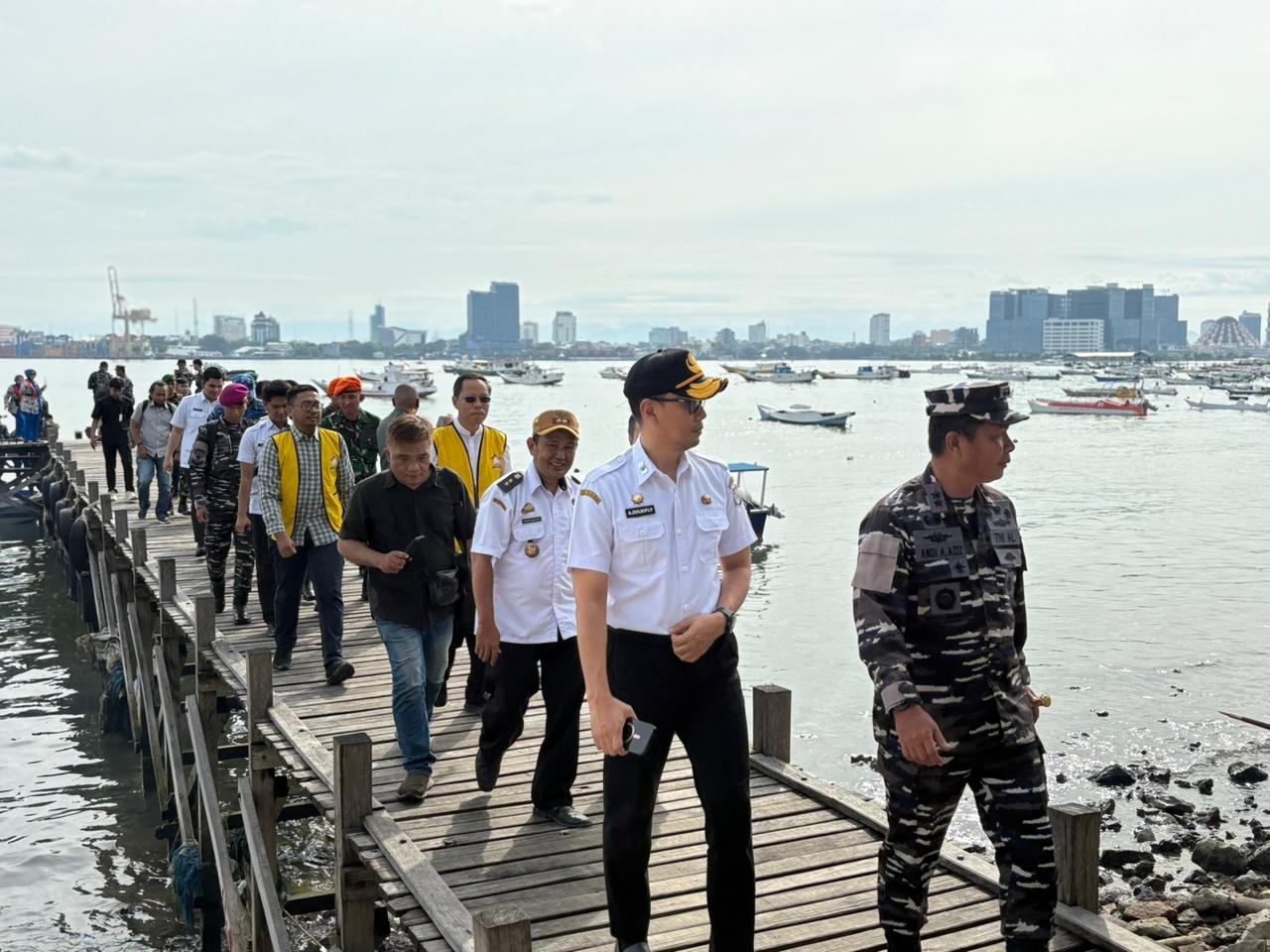 Mengunjungi sudut-sudur pulau bersama Sekda Kota Makassar, Dr. Zulkifli