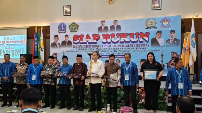 
					FKUB Bone Gelar Seminar Internasional, Permabudhi Sulsel Tekankan Cinta Kasih , Hukum, dan Pendidikan sebagai Fondasi Perdamaian