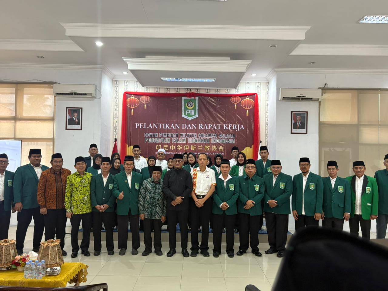 Foto bersama Bapak Kabiro Kesra Erwin Sodding, S.E., M.M