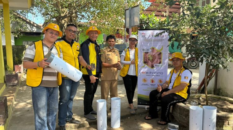 Permabudhi Makassar Bersama Bapak Lurah Kodingareng Sachrir, SE,.MM pada gerakan Bio berkah "Ubah sampah jadi berkah"