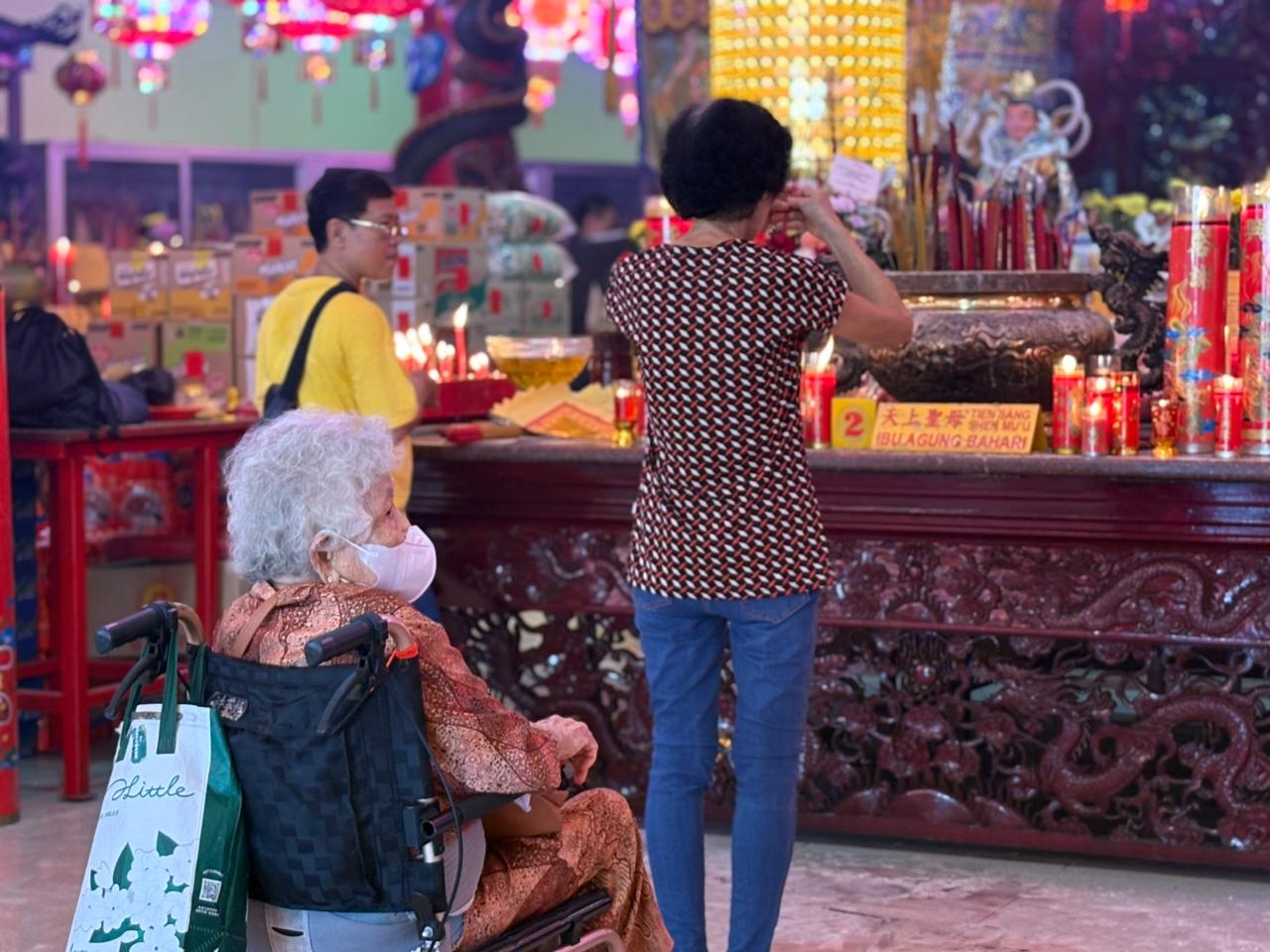 Suasana umat pada perayaan HUT Dewi Maco ke 1066 di Vihara Ibu Agung Bahari, Makassar