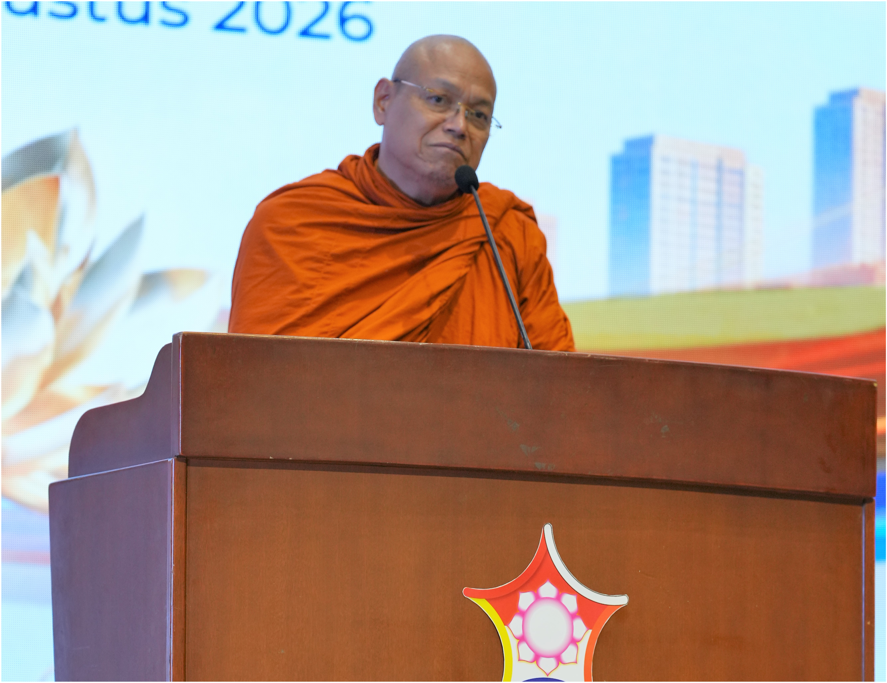 Y.M. Nyanasuryanadi Mahathera, Maha Nayaka Sangha Agung Indonesia, saat menyampaikan pesan Dhamma dalam rangkaian Musyawarah Nasional (Munas) III PERMABUDHI di Jakarta.