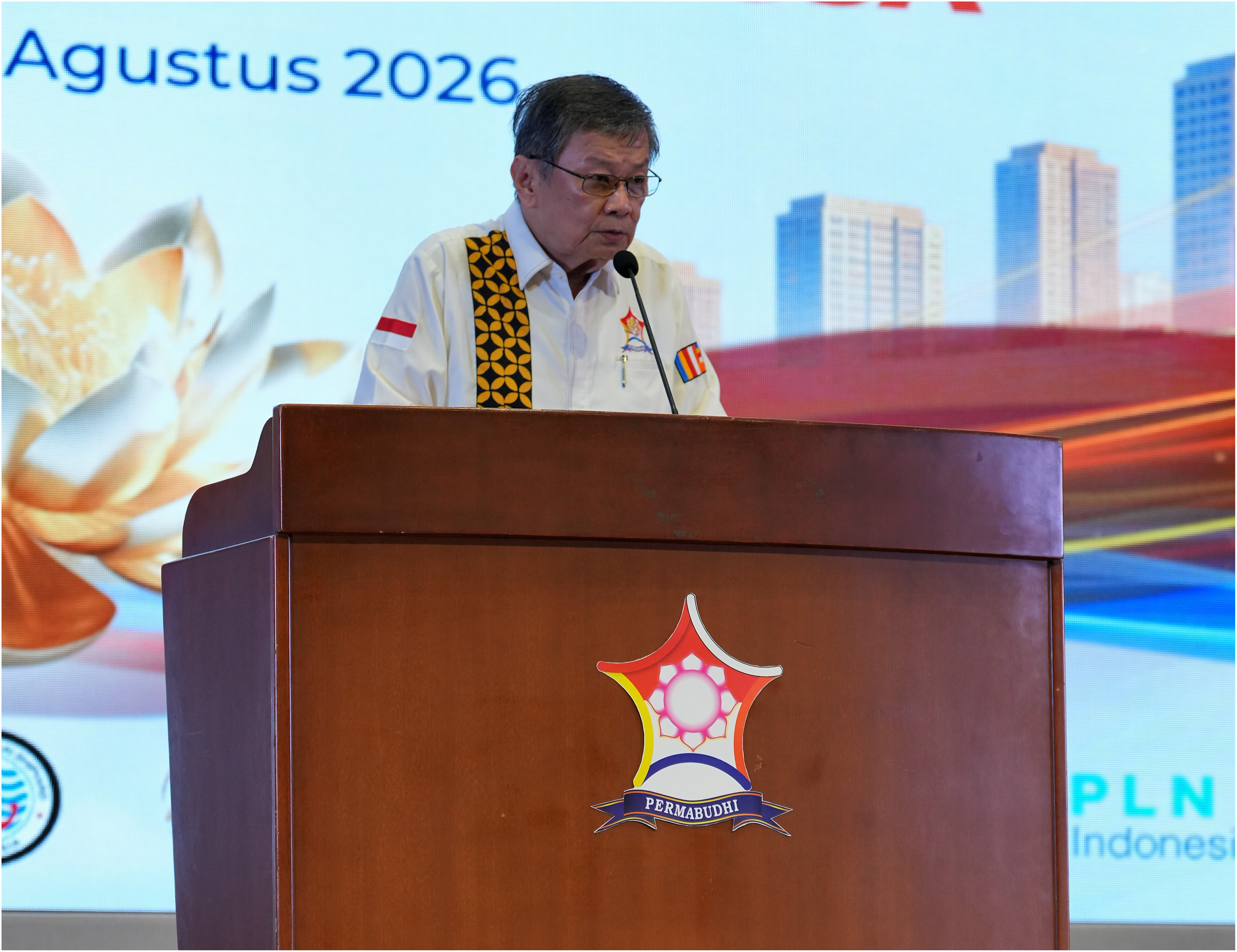 Ketua Umum PERMABUDHI, Prof. Philip K. Widjaja, saat menyampaikan sambutan dalam Musyawarah Nasional (Munas) III PERMABUDHI di Jakarta.