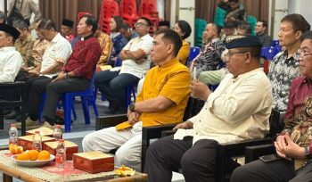 PMy. Hemajayo Thio, Rohaniawan Buddhis Sulawesi Selatan hadir mengukuhkan pengurus FKLA Sulsel bersama Pimpinan Majelis Agama-agama.