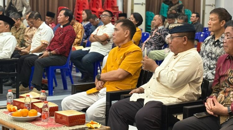 PMy. Hemajayo Thio, Rohaniawan Buddhis Sulawesi Selatan hadir mengukuhkan pengurus FKLA Sulsel bersama Pimpinan Majelis Agama-agama.