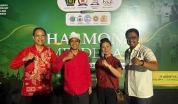 Pembimas Buddha Kanwil Kemenag Sulsel, Sumarjo, S.Ag., M.M. (tengah)